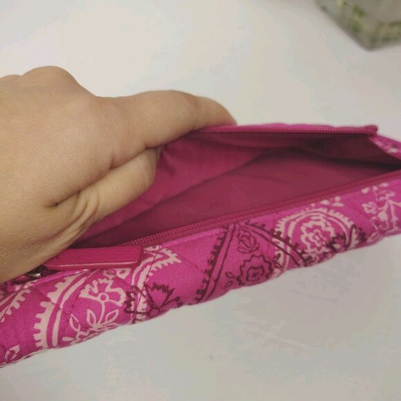 🩷 Vera Bradley Stamped Paisley Pink Large Trifold Wallet Retired Bandana - Picture 8 of 10